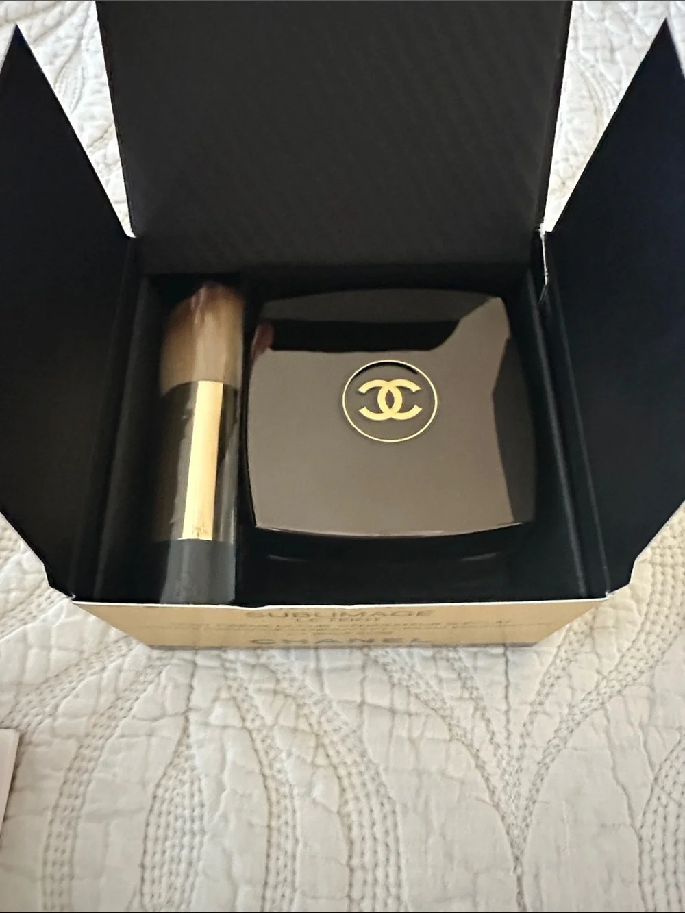 CHANEL Sublimage Le Teint Crème Ultime Generateur d’Eclat 121 Beige Dore